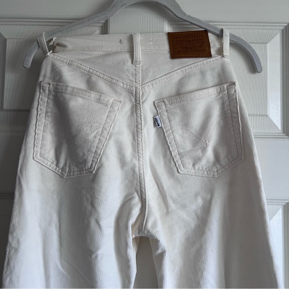 Levi’s Premium Ribcage Bell Bottom Corduroy - Picture 4 of 6